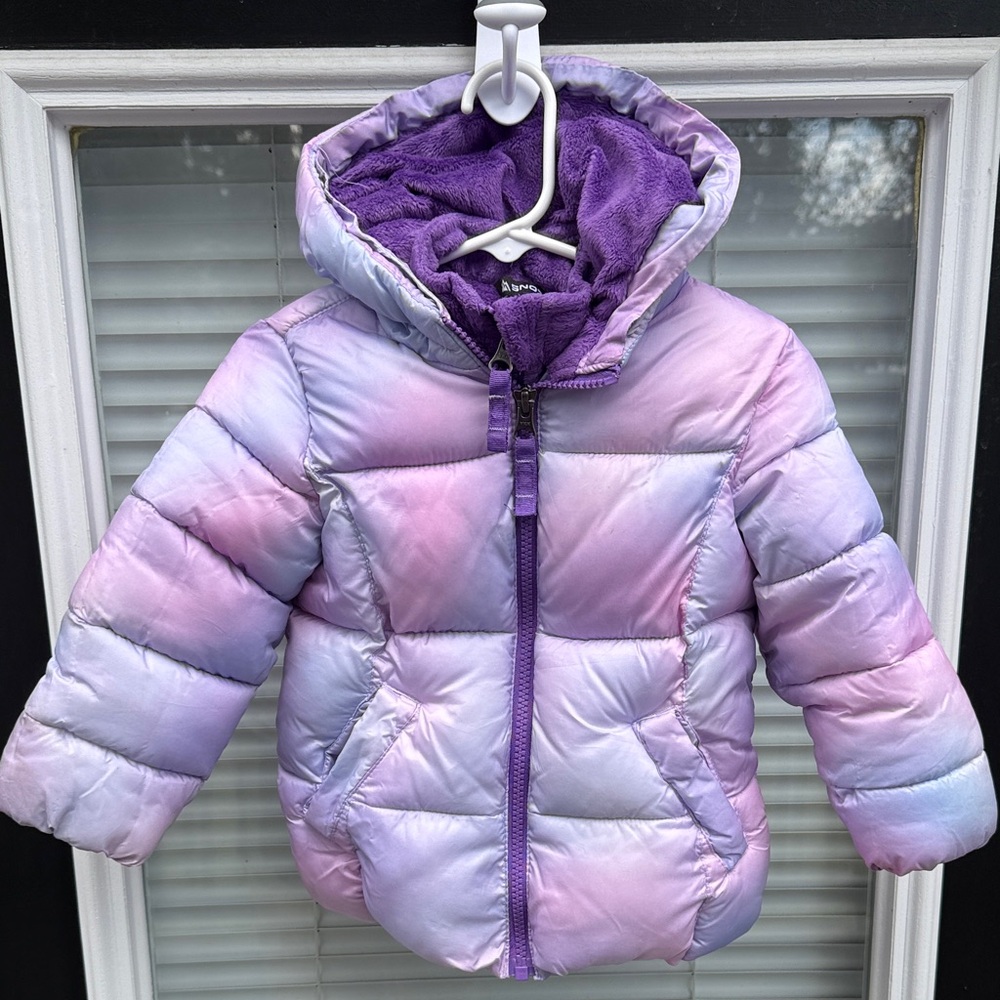 Snozu Girl’s Zippered Puffer Coat (Size: 2T)(missing faux fur around hood)(EUC)